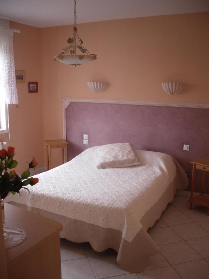 Domaine De La Pendule Bed & Breakfast Issel Dış mekan fotoğraf